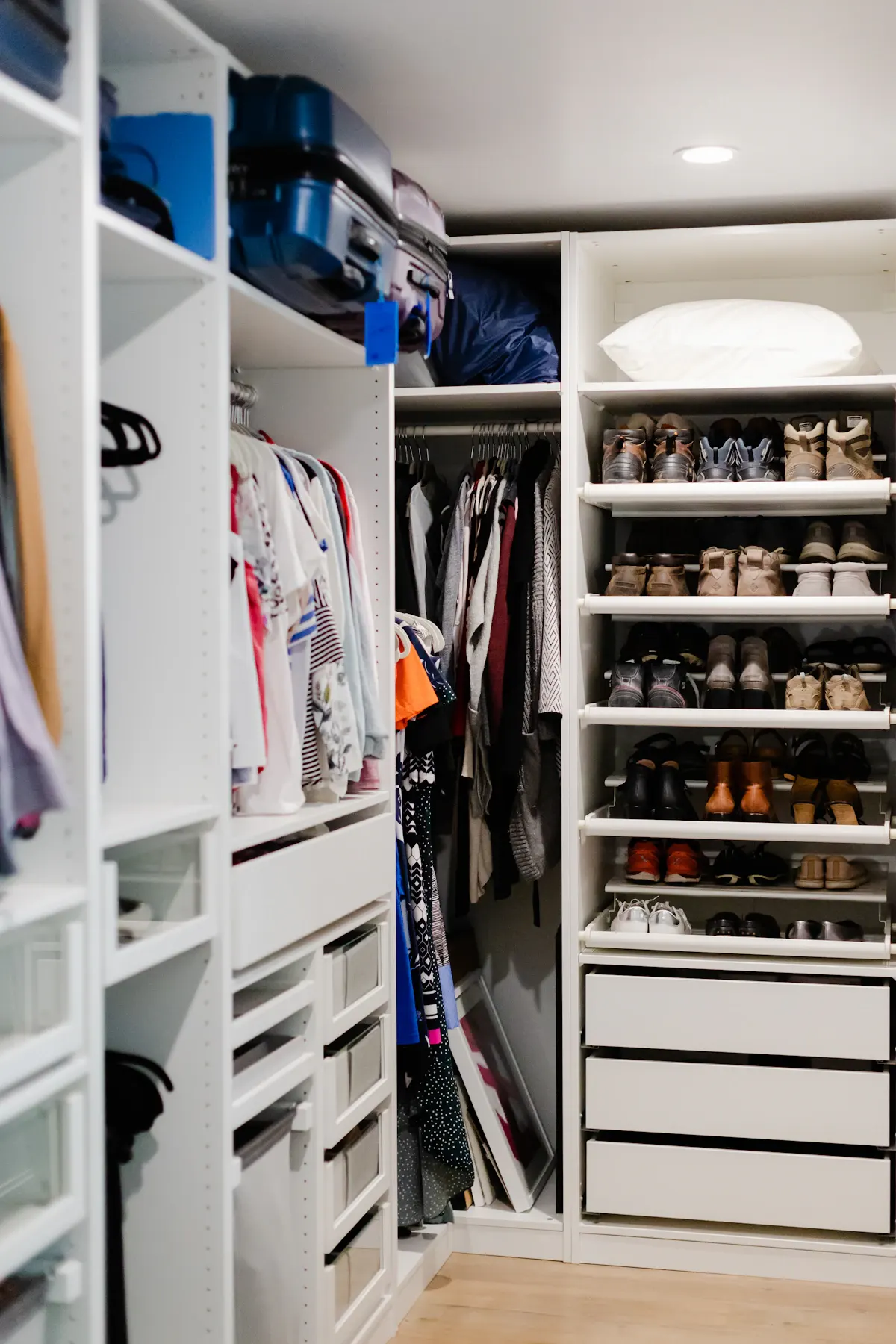 Fitted wardrobe with hanging space and shoe shelves